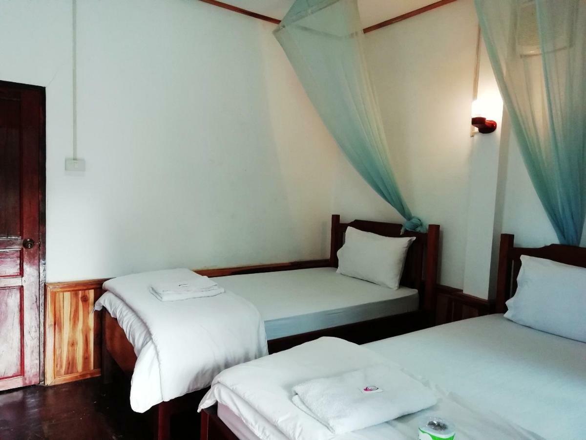 Sunset Bungalows & Gh Muang Ngoi Exterior photo