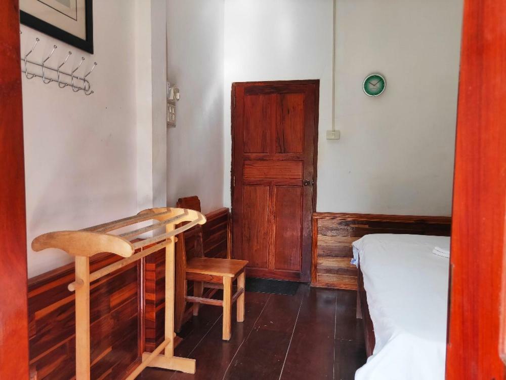Sunset Bungalows & Gh Muang Ngoi Exterior photo